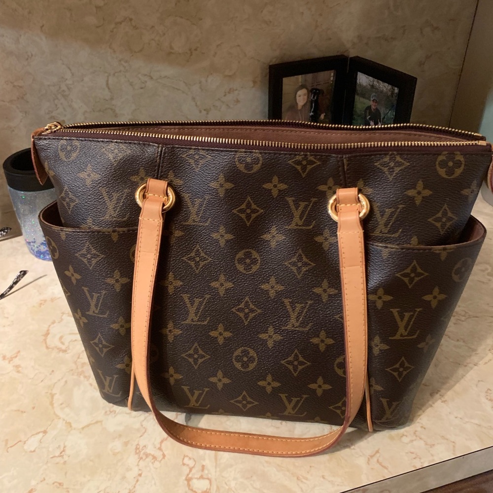 Authentic Louis Vuitton purse